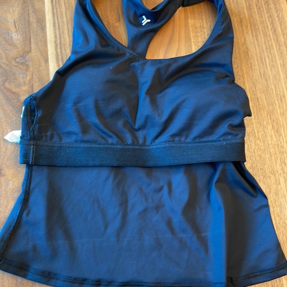 Old Navy Active Tank with Build in Bra - Picture 3 of 3